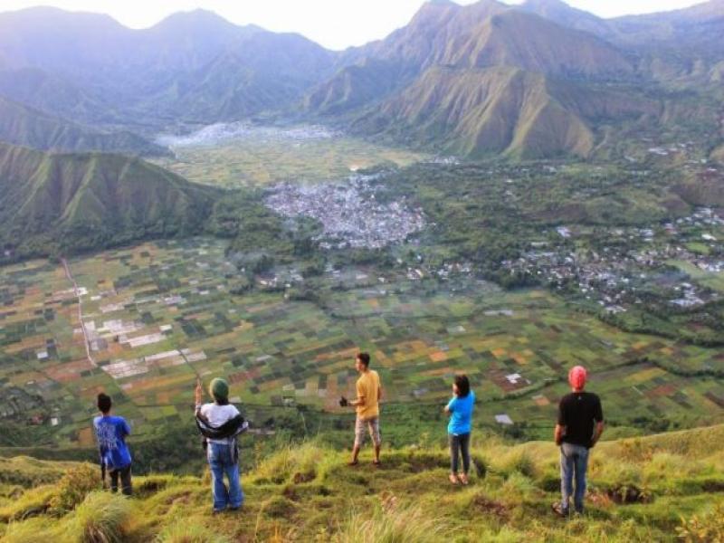 Gunung Rinjani: Jejak Langkah, Cerita Cinta Para Penjelajah